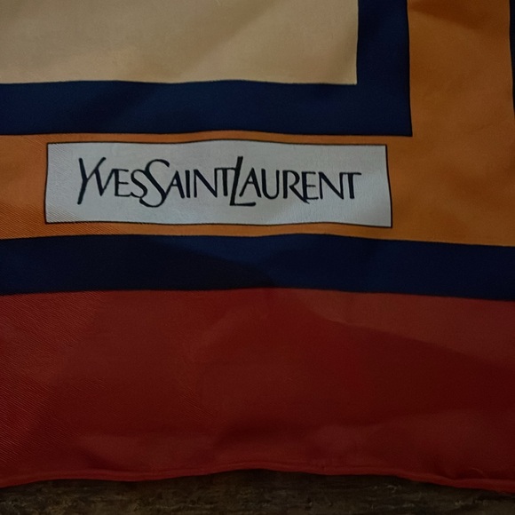 Yves Saint Laurent 100% silk - Picture 2 of 2
